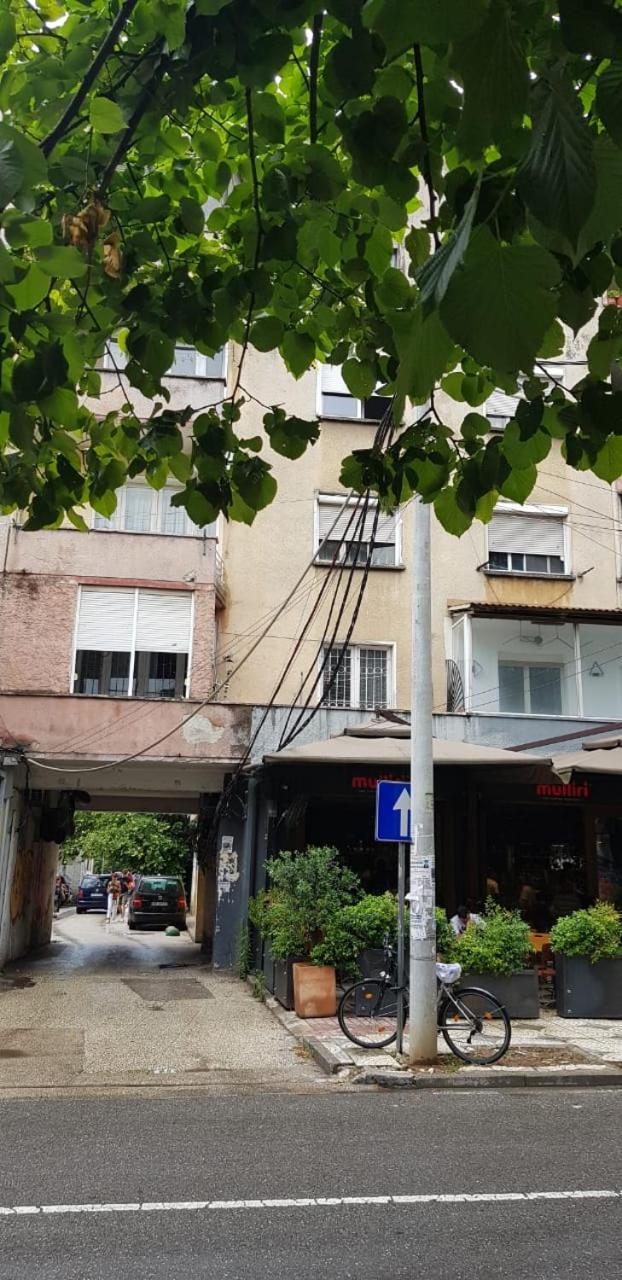 Alle'S M Shyri Studio Apartment Tiranë Eksteriør bilde