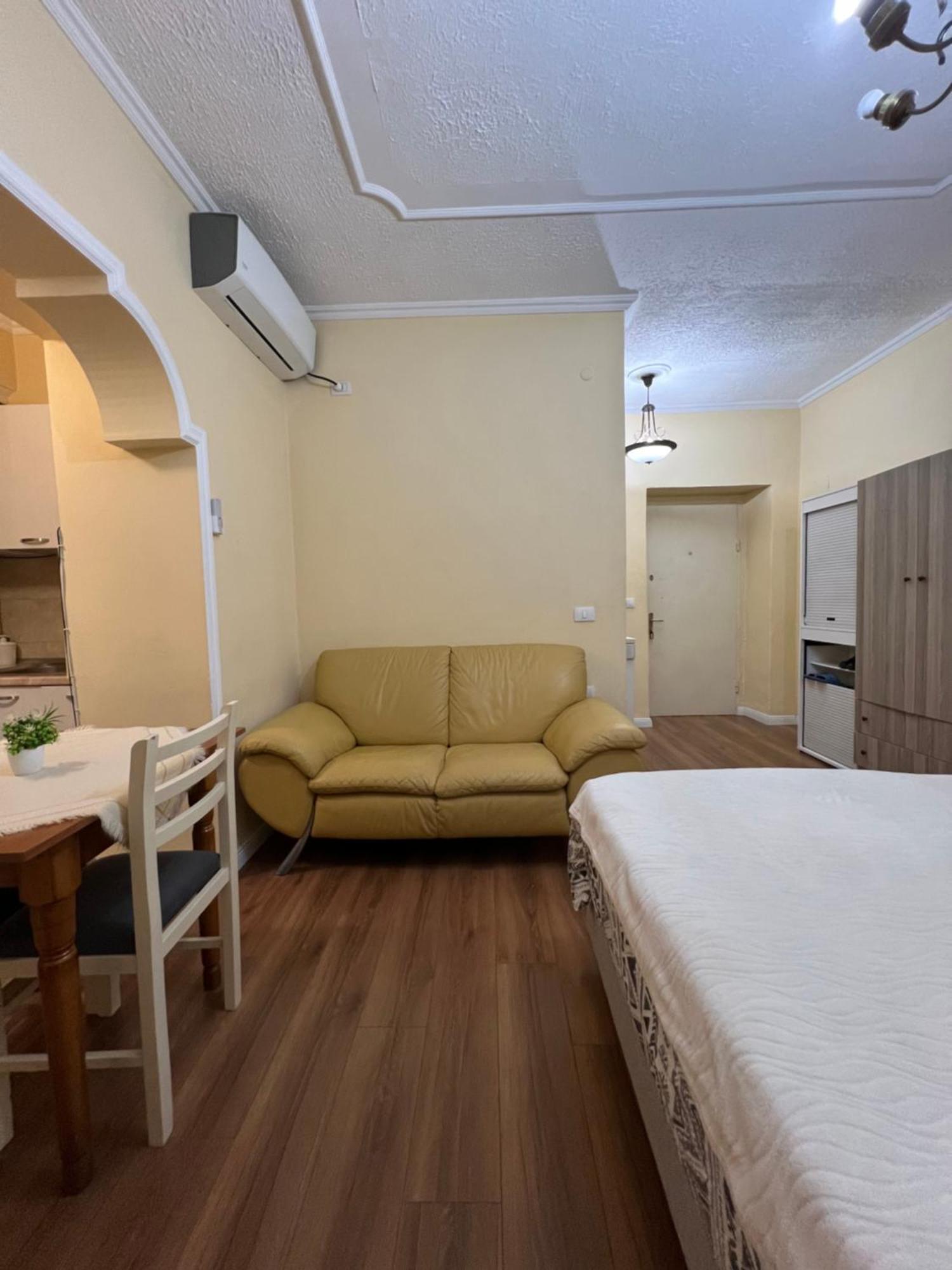 Alle'S M Shyri Studio Apartment Tiranë Eksteriør bilde