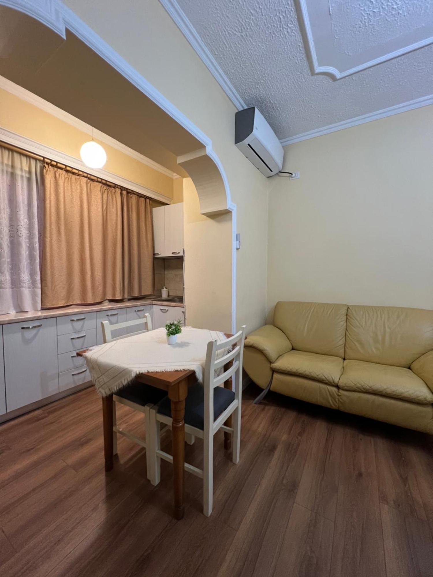 Alle'S M Shyri Studio Apartment Tiranë Eksteriør bilde