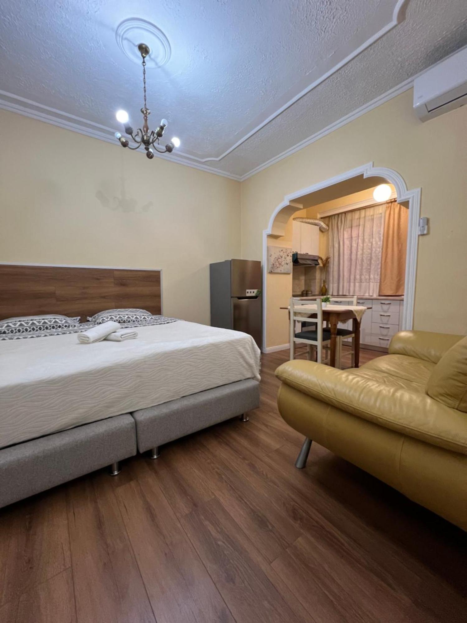 Alle'S M Shyri Studio Apartment Tiranë Eksteriør bilde